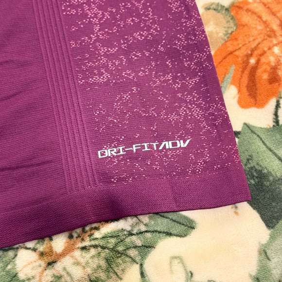 Women’s Nike XS work out top with DRI-FIT ADV technology - Picture 7 of 9